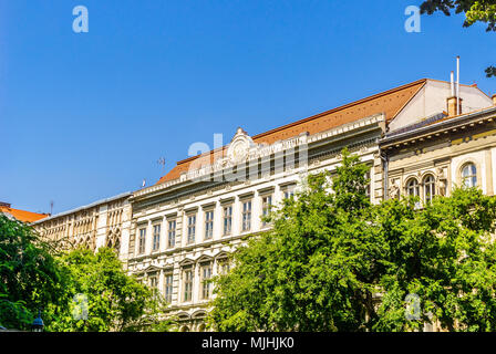 Vue sur les édifices Art nouveau dans la vieille ville de Budapest - Hongrie Banque D'Images