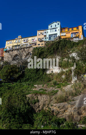 Les maisons de ville sur la rue Miradouro de Porto ville sur la péninsule ibérique, deuxième plus grande ville du Portugal Banque D'Images
