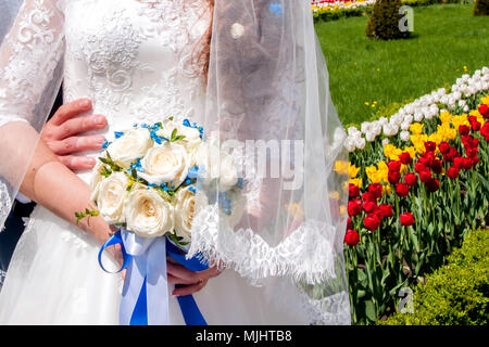 Vous pourrez jeter des confettis sur mariés à Wedding, civile, indienne, fille Banque D'Images