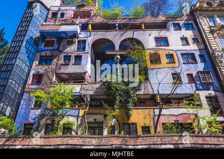 Hundertwasserhaus - célèbre appartement maison à Vienne, en Autriche, en vue de l'Loewengasse street Banque D'Images