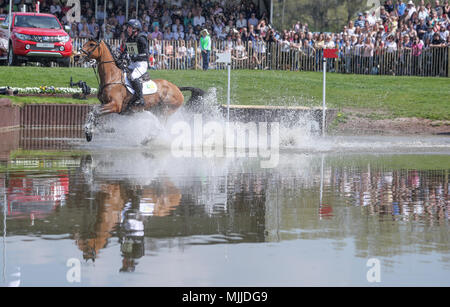 Oliver Townsend avec SRS Cooley au lac pendant quatre jours de la Mitsubishi Motors Badminton Horse Trials au Badminton Estate, Gloucestershire. Banque D'Images