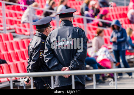 SAMARA - 5 mai : les agents de police au défilé militaire pendant la célébration du jour de la Victoire dans la Grande Guerre patriotique (Seconde Guerre mondiale) sur le carré sur Ma Banque D'Images