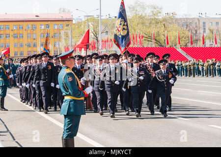 SAMARA - 5 mai : répétition générale du défilé militaire pendant la célébration du jour de la Victoire dans la Grande Guerre Patriotique - des soldats russes sur le marche Banque D'Images