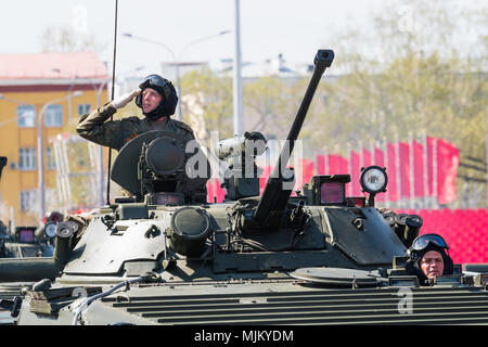 SAMARA - 5 mai : répétition générale du défilé militaire pendant la célébration du jour de la Victoire dans la Grande guerre patriotique sur sur la place le 5 mai 2018 dans Banque D'Images