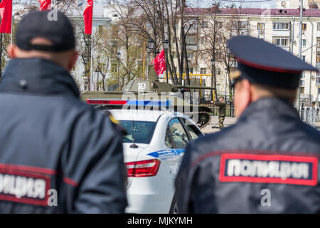 SAMARA - 5 mai : agent de police à la revue militaire pendant la célébration du jour de la Victoire dans la Grande Guerre patriotique (Seconde Guerre mondiale) sur sur la place sur Banque D'Images