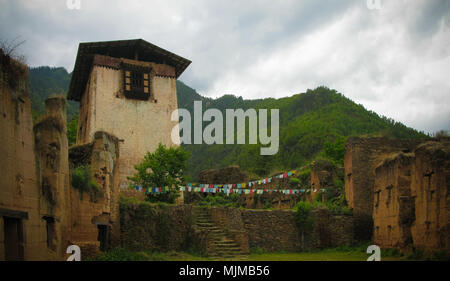 Vue extérieure aux ruines de Drukgyel Dzong de Paro, Bhoutan Banque D'Images