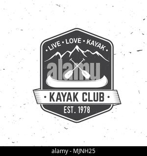 Kayak Club. Vivre, aimer, kayak. Vector illustration. Concept pour chemise, imprimer, stamp ou tee. Typographie vintage design avec vue sur la montagne, des pagaies et voile Illustration de Vecteur