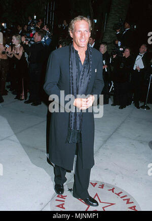 26 Mar 2000, Los Angeles, Californie, USA --- Michael Bolton Smiling --- ' Tsuni / USA 'Michael Michael Bolton Bolton des stars fashion / pleine longueur à partir de la Red Carpet-1994-2000, une personne, Vertical, Meilleur de Hollywood, la vie, une personne, Vertical, Best of, Hollywood la vie, événement dans la vie d'Hollywood, Californie - Red Carpet Event, Vertical, USA, Cinéma, Célébrités, photographie, Bestof, Arts, Culture et divertissement, Topix , , Banque D'Images