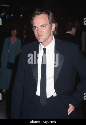 Février 1997, Los Angeles, Californie, USA --- légende originale : 2/1997-Los Angeles, CA : scénariste/réalisateur Quentin Tarantino au Beverly Hilton Hotel pour l'AFI Lifetime Achievement Awards. --- ' Tsuni / USA 'Quentin Tarantino Quentin Tarantino des stars fashion / Les trois quarts du tapis rouge-1994-2000, une personne, Vertical, Best of, Hollywood la vie, événement dans la vie d'Hollywood, Californie - Red Carpet Event, Vertical, USA, Cinéma, Célébrités, photographie, Bestof, Arts, Culture et divertissement, , , Quentin Tarantino Topix événement dans la vie d'Hollywood, Californie - Tapis Rouge même Banque D'Images