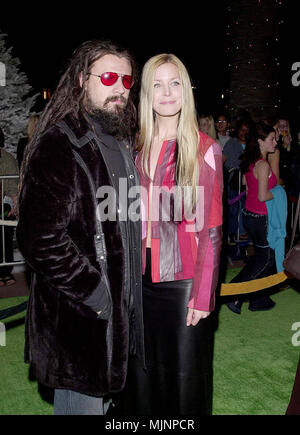 08 Nov 2000, Los Angeles, Californie, USA --- légende originale : Dr. Seuss' How The Grinch Stole Christmas Premiere s'est tenue à l'Universal Amphitheatre de Los Angeles. --- ' Tsuni / Bourquard 'Rob Zombie Rob Zombie avec Date Date de Rob Zombie avec Date Événement dans la vie d'Hollywood, Californie - Red Carpet Event, Vertical, USA, Cinéma, Célébrités, photographie, Bestof, Arts, Culture et divertissement, Célébrités Topix fashion / du tapis rouge-1994-2000, une personne, Vertical, Best of, Hollywood la vie, événement dans la vie d'Hollywood, Californie - Tapis rouge et en backstage, USA, Film in Banque D'Images