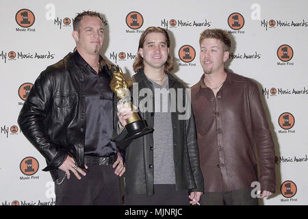 30 Nov 2000, Los Angeles, Californie, USA --- légende originale : Los Angeles : Mon VH-1 Awards, (le 1er) s'est tenue au Shrine Auditorium à Los Angeles, le 30 novembre 2000. --- ' Tsuni / USA 'Creed Creed enquête tsuni@Gamma-USA.com Banque D'Images