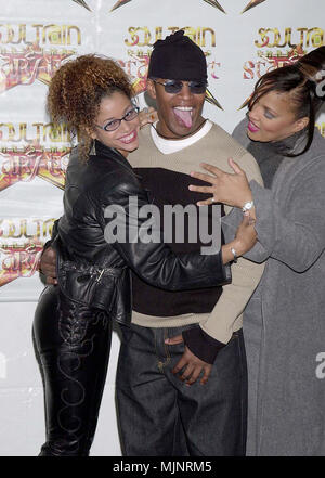 20 Nov 2000, Los Angeles, Californie, USA --- légende originale : Los Angeles, Ca. : 3e réunion annuelle des Soul Train Christmas Starfest à l'Auditorium de Santa Monica à Los Angeles. Jamie Foxx, Whitley-Moore. --- ' Tsuni / USA 'Jamie Foxx et Jamie Foxx et Amis Amis Enquête tsuni@Gamma-USA.com Banque D'Images