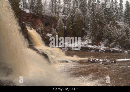 Gooseberry Falls State Park, Minnesota, Rive nord du lac Supérieur en hiver Banque D'Images