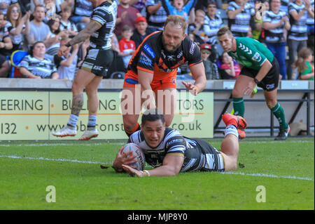 Le 05 mai 2018, Stade KCOM, Hull, Angleterre ; Betfred Super League rugby Round 14 Hull FC v Castleford Tigers ; Bureta Faraimo de Hull FC marquant un essai Banque D'Images