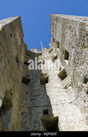 À l'intérieur d'une tour avec dans la ville de Visby mur dans la province suédoise de Gotland. Banque D'Images