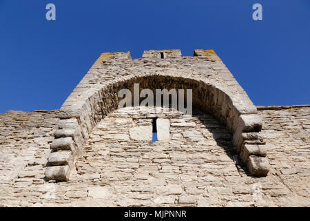 Close up of a saddle tower dans le mur de la ville de Visby. Banque D'Images