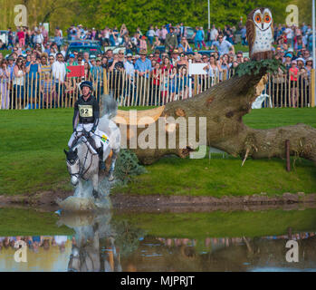 Badminton, Gloucestershire, Royaume-Uni, 5 mai 2018. Oliver Townend Classe Ballaghmor au lac à cette ans Mitusubishi Motors Badminton Horse Trials. Crédit : charlie bryan/Alamy Live News Banque D'Images