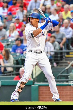 Le 04 mai 2018 : premier but Texas Rangers Ronald Guzman # 67 au bâton lors d'un match de la MLB entre les Red Sox de Boston et les Rangers du Texas à Globe Life Park à Arlington, TX Boston Texas défait 5-1 Albert Pena/CSM. Banque D'Images