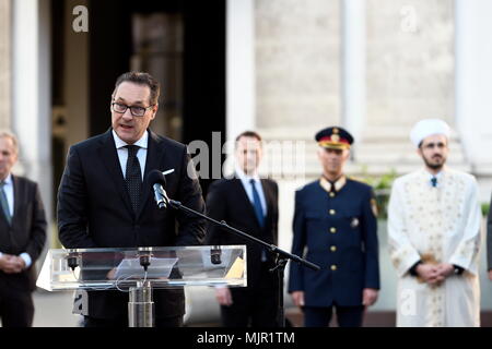 Vienne, Autriche. 06. Mai 2018. Pour commémorer les victimes du national-socialisme. Le vice-chancelier autrichien Heinz Christian Strache (FPÖ) prononce un discours devant le mémorial contre la guerre et le fascisme. Credit: Franz PERC / Alamy Live News Credit: Franz PERC / Alamy Live News Banque D'Images