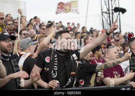 Hamtramck, au Michigan, aux États-Unis. 5 mai, 2018. FC Detroit s'amuser des fans avant le match entre Detroit et Harpos FC FC à Keyworth Stadium. Crédit : Scott/Mapes ZUMA Wire/Alamy Live News Banque D'Images