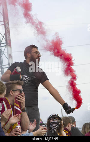 Hamtramck, au Michigan, aux États-Unis. 5 mai, 2018. FC Detroit s'amuser des fans avant le match entre Detroit et Harpos FC FC à Keyworth Stadium. Crédit : Scott/Mapes ZUMA Wire/Alamy Live News Banque D'Images