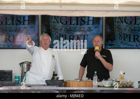 Ely, Royaume-Uni, 6 mai 2018. Le célèbre chef Brian Turner démontrant des plats de son nouveau livre à l'Ely Nourriture et boissons 2018 Festival Crédit : Jason Marsh/Alamy Live News Banque D'Images