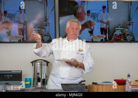 Ely, Royaume-Uni, 6 mai 2018. Le célèbre chef Brian Turner démontrant des plats de son nouveau livre à l'Ely Nourriture et boissons 2018 Festival Crédit : Jason Marsh/Alamy Live News Banque D'Images