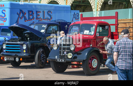 Brighton UK 6 mai 2018 - vieux véhicules commerciaux arrivent à Brighton après avoir terminé l'Assemblée Londres à Brighton Run véhicule commercial historique qui a lieu tous les 1er dimanche de mai Photo prise par Simon Dack Crédit : Simon Dack/Alamy Live News Banque D'Images