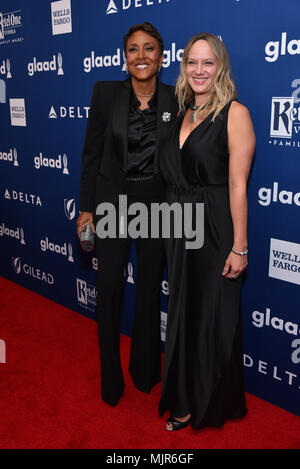 New York, États-Unis, 5 mai 2018. Robin Roberts et Amber Laign assister à la 29e assemblée annuelle GLAAD Media Awards à l'hôtel Hilton Midtown le 5 mai 2018 à New York. Crédit : Erik Pendzich/Alamy Live News Banque D'Images