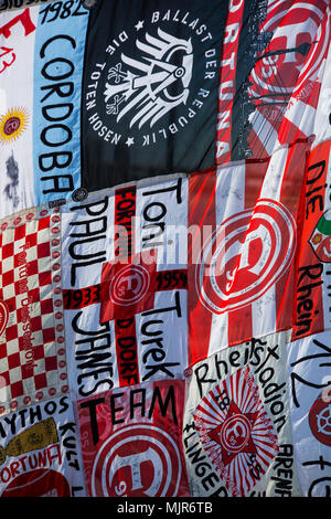 Düsseldorf, Allemagne. 6 mai 2018. Fans de football club Fortuna Düsseldorf célébrer la promotion de la Bundesliga. Photo : 51Nord/Alamy Live News Banque D'Images