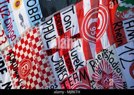 Düsseldorf, Allemagne. 6 mai 2018. Fans de football club Fortuna Düsseldorf célébrer la promotion de la Bundesliga. Photo : 51Nord/Alamy Live News Banque D'Images