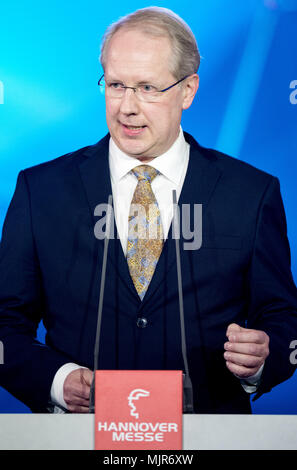 Déposée - 22 avril 2018, l'Allemagne, Hanovre : Stefan Schostok du Parti Social-démocrate (SPD), maire de Hanovre, prononce un discours lors de la cérémonie d'ouverture de la Hannover Messe 2018' (Salon de Hanovre 2018). Photo : afp/Hauke-Christian Dittrich Banque D'Images