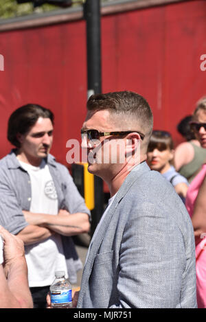 Whitehall, Londres, Royaume-Uni. 6 mai 2018. Tommy Robinson assiste à l'événement. La Football Alliance Démocratique Lads (CDCPPS), "journée de la Liberté' événement a lieu sur Whitehall. Banque D'Images