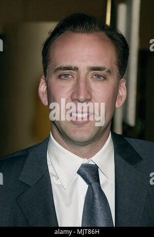 Déc 15, 2000 ; Los Angeles, CA, USA ; ''l'ombre du Vampire'' produire par la famille Coppola ( Nicolas Cage, Sofia Coppola, Talia Shire, Jason Schwartzman ) & Tobey Maguire a sa 1ere à l'Egyptian Theatre de Los Angeles.Nicolas Cage.08.jpgCage.Nicolas.08 cas à Hollywood Life - Californie, Red Carpet Event, Vertical, USA, Cinéma, Célébrités, photographie, Bestof, Arts, Culture et divertissement, Célébrités Topix fashion / du tapis rouge-1994-2000, une personne, Vertical, Best of, Hollywood la vie, événement dans la vie d'Hollywood, Californie - Tapis rouge et en backstage, USA, Fi Banque D'Images