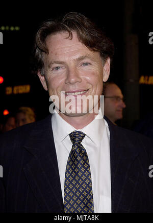 Déc 19, 2000 ; Los Angeles, CA, USA ; treize jours 1ere (le film de Kevin Costner) s'est tenue au Westwood Village de Los Angeles Bruce Greenwood..03.jpgGreenwood.Bruce.03 cas à Hollywood Life - Californie, Red Carpet Event, Vertical, USA, Cinéma, Célébrités, photographie, Bestof, Arts, Culture et divertissement, Célébrités Topix fashion / du tapis rouge-1994-2000, une personne, Vertical, Best of, Hollywood la vie, événement dans la vie d'Hollywood, Californie - Tapis rouge et en backstage, USA, Cinéma, Célébrités, cinéma, télévision, célébrités, célébrités de la musique, photographie Banque D'Images