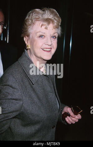 Angela Lansbury Angela -2 -2.JPGLansbury événement dans la vie d'Hollywood, Californie - Red Carpet Event, Vertical, USA, Cinéma, Célébrités, photographie, Bestof, Arts, Culture et divertissement, Célébrités Topix fashion / du tapis rouge-1994-2000, une personne, Vertical, Best of, Hollywood la vie, événement dans la vie d'Hollywood, Californie - Tapis rouge et en backstage, USA, Cinéma, Célébrités, cinéma, télévision, Célébrités célébrités musique, photographie, Arts et culture, Bestof, divertissement, Topix headshot, vertical, à partir de l'année 2000, enquête de crédit Tsuni / tsuni@Gamma-USA.com Banque D'Images