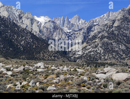 Le Mont Whitney, Californie 14er, point culminant de l'état et le plus haut sommet dans les 48 états inférieurs, situé dans les montagnes de la Sierra Nevada Banque D'Images