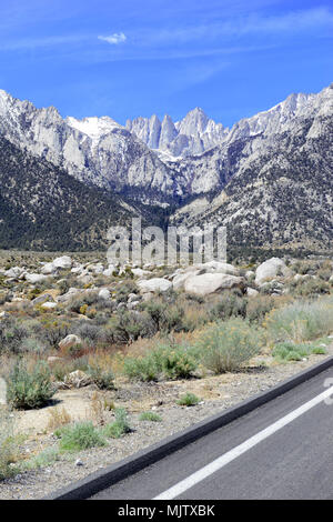 Le Mont Whitney, Californie 14er, point culminant de l'état et le plus haut sommet dans les 48 états inférieurs, situé dans les montagnes de la Sierra Nevada Banque D'Images