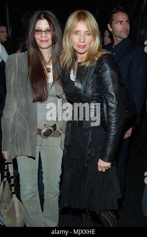 Rosanna Arquette arrivant à l'occasion d'un Cocktail pour Vanity Fair célébration pour Vertu Suite Client Ouverture dans Beverly Hills. (Vertu est or 18 carats téléphone avec service de concierge). Le 12 novembre 2002. - JpgArquetteRosanna ArquetteRosanna18A.18Un événement dans la vie d'Hollywood, Californie - Red Carpet Event, Vertical, USA, Cinéma, Célébrités, photographie, Bestof, Arts, Culture et divertissement, Célébrités Topix fashion / du tapis rouge-, une personne, Vertical, Best of, Hollywood la vie, événement dans la vie d'Hollywood, Californie - Tapis rouge et en backstage, USA, Film Indus Banque D'Images