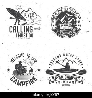 Ensemble de kayak, camping municipal le badge. Vector illustration. Concept pour chemise, imprimer, stamp ou tee. Typographie vintage design avec vue sur la montagne Illustration de Vecteur