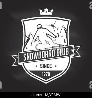 Snowboard Club. Vector illustration. Concept pour chemise, imprimer, stamp ou tee. Typographie vintage design avec snowboarder et silhouette de montagne. Extre Illustration de Vecteur