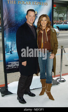 Tom Hanks et sa femme Rita Wilson Polar Express en arrivant à la première au Grauman Chinese Theatre de Los Angeles. 11/07/2004. - 25-WilsonRita HanksTom.JPG - 25-WilsonRita HanksTom.JPG25 WilsonRita HanksTom-événement dans la vie d'Hollywood, Californie - Red Carpet Event, Vertical, USA, Cinéma, Célébrités, photographie, Bestof, Arts, Culture et divertissement, Célébrités Topix fashion / du tapis rouge-, Vertical, Best of, Hollywood la vie, événement dans la vie d'Hollywood, Californie - Tapis Rouge , USA, industrie du film, Célébrités, cinéma, T Banque D'Images