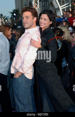 Ben Affleck et Bridget Moynahan arrive à la 2002 MTV Movie Awards au Shrine Auditorium à Los Angeles. 1 juin 2002. - AffleckBen MoynahanBridg08A.JPG AffleckBen MoynahanBridg -  MoynahanBridg JPGAffleckBen08A.08Un événement dans la vie d'Hollywood, Californie - Red Carpet Event, Vertical, USA, Cinéma, Célébrités, photographie, Bestof, Arts, Culture et divertissement, Célébrités Topix fashion / du tapis rouge-, Vertical, Best of, Hollywood la vie, événement dans la vie d'Hollywood, Californie - Tapis Rouge , USA, industrie du film, Célébrités, film cel Banque D'Images