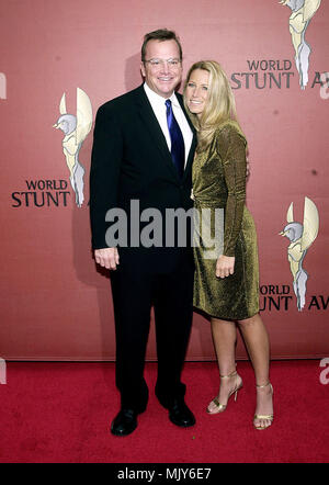 Tom Arnold et Shelby Ross arrivant à la 1ère World Stunt Awards au Barker Hangar à l'aéroport de Santa Monica à Los Angeles 20/05/2001 - ArnoldTom RossShelby01.JPG - ArnoldTom RossShelby JPGArnoldTom RossShelby01.01 Événement dans la vie d'Hollywood, Californie - Red Carpet Event, Vertical, USA, Cinéma, Célébrités, photographie, Bestof, Arts, Culture et divertissement, Célébrités Topix fashion / du tapis rouge-, Vertical, Best of, Hollywood la vie, événement dans la vie d'Hollywood, Californie - Tapis Rouge , USA, industrie du film, Célébrités, film de célébrité Banque D'Images