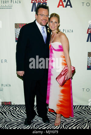 Tom Arnold et femme Shelby arrivant à la 10e course annuelle pour effacer ' MS ' au Century Plaza Hotel de Los Angeles. Le 9 mai 2003. - ArnoldTom Shelby007.JPG - ArnoldTom  JPGArnoldTom Shelby007.Shelby007 événement dans la vie d'Hollywood, Californie - Red Carpet Event, Vertical, USA, Cinéma, Célébrités, photographie, Bestof, Arts, Culture et divertissement, Célébrités Topix fashion / du tapis rouge-, Vertical, Best of, Hollywood la vie, événement dans la vie d'Hollywood, Californie - Tapis Rouge , USA, industrie du film, Célébrités, cinéma, télévision cele Banque D'Images