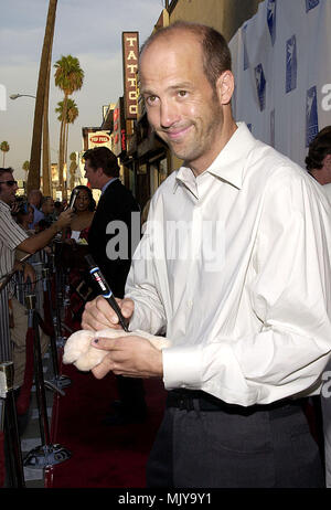 Anthony Edwards arrivant à l'Assemblée annuelle de remise des Prix 2001, Angel qui parrainent le projet de Angel Food et les aider à livrer 1000 repas par jour pour le VIH/sida les hommes, les femmes et les enfants à le projet de Angel Food sur le coucher du soleil à Los Angeles. 18 août 2001 © Tsuni - EdwardsAnthony jpgEdwardsAnthony02.02 Événement dans la vie d'Hollywood, Californie - Red Carpet Event, Vertical, USA, Cinéma, Célébrités, photographie, Bestof, Arts, Culture et divertissement, Célébrités Topix fashion / du tapis rouge-, une personne, Vertical, Best of, Hollywood la vie, événement dans la vie d'Hollywood - Banque D'Images