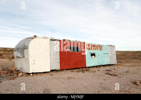 Patagonie, caravane statique utilisé pour l'extérieur des cours liés à l'été pour les enfants des écoles du Colegio 721. Camarones, la Province de Chubut, en Argentine. Banque D'Images
