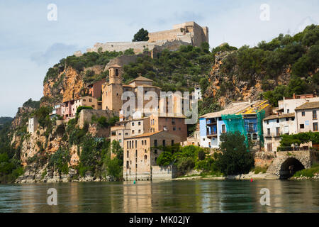 En Catalogne dans la province Tarragone situé à Miravet vieux château Banque D'Images