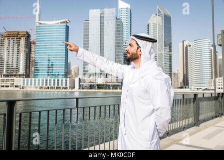 L'arabe businessman wearing kandora - Portrait de l'homme traditionnels emirati Banque D'Images