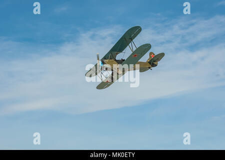 La Deuxième Guerre mondiale, les avions de chasse en vol. La reconstruction des hostilités 2018-04-30 Région de Samara, en Russie. Banque D'Images
